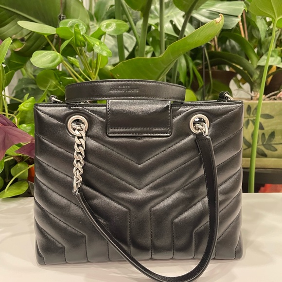 YSL
Black Quilted Y Leather Small LouLou Shopping Crossbody Tote Bag - Picture 4 of 16